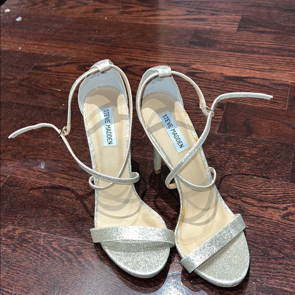 Steve Madden 9.5 Gold Glitter pumps. Used for 3 hours